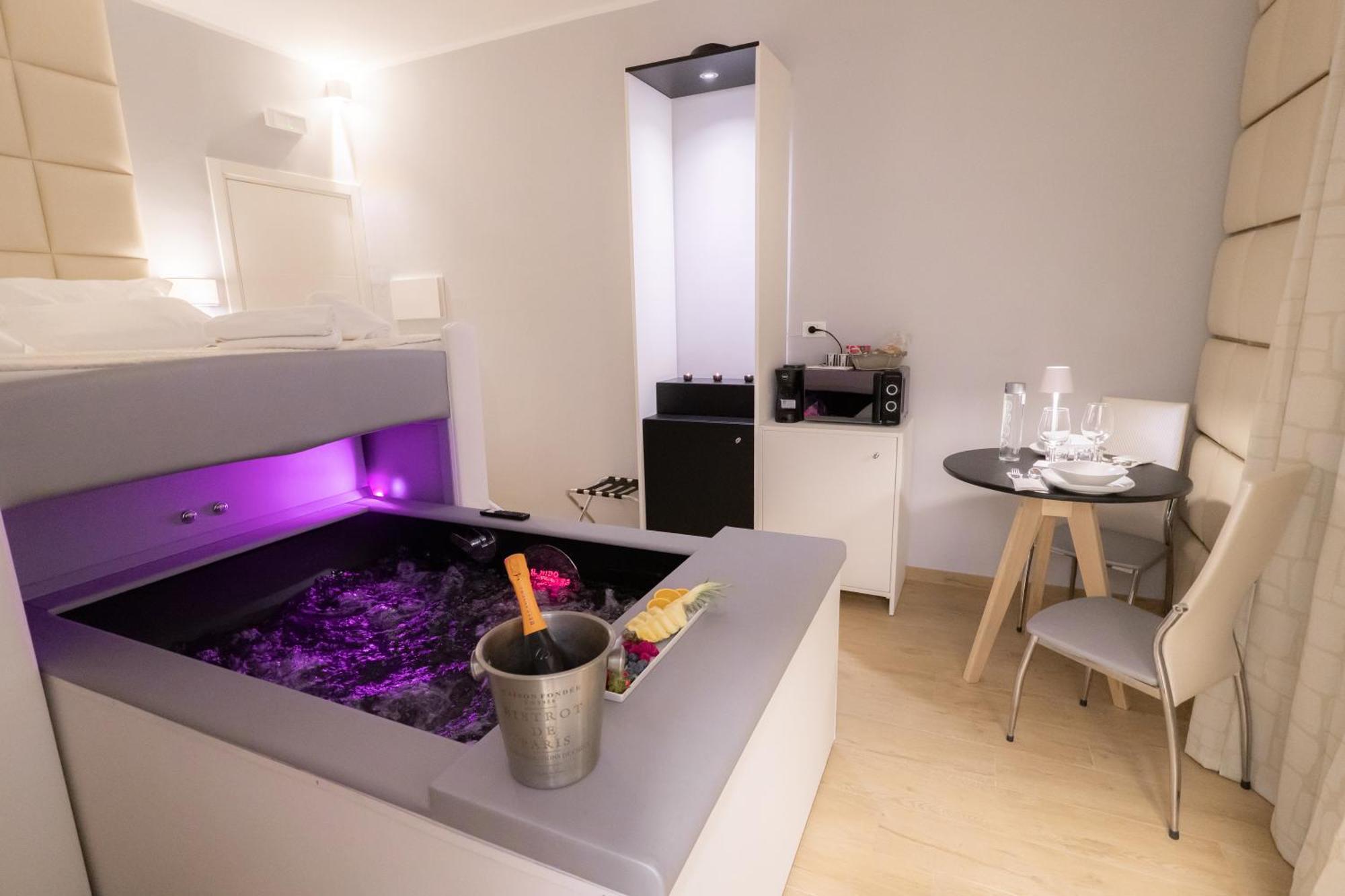 Alma Suites - Il Nido D'Amore Livorno Exteriör bild