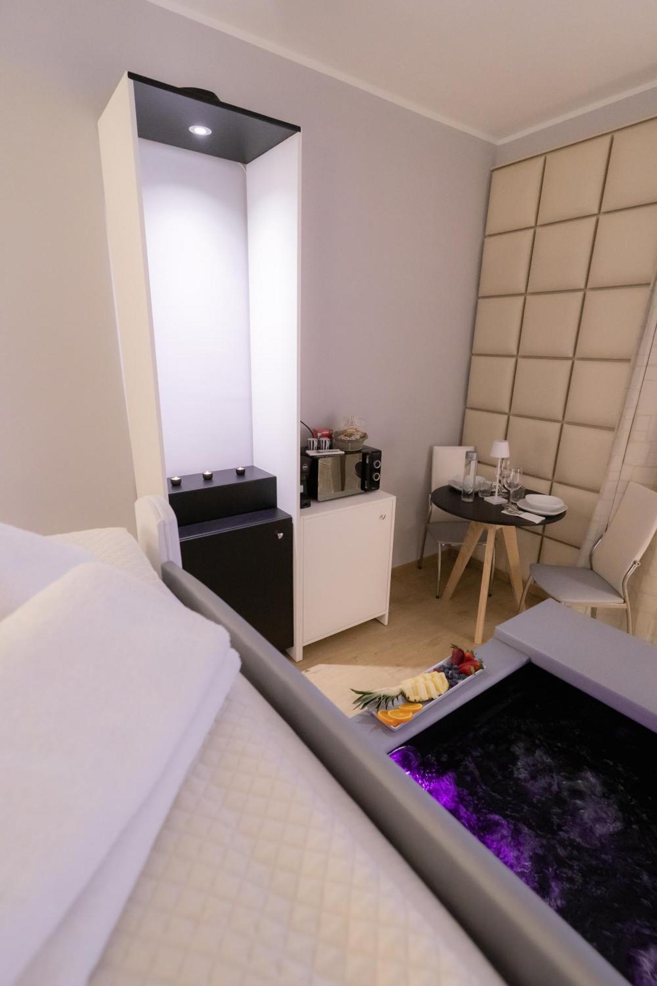 Alma Suites - Il Nido D'Amore Livorno Exteriör bild