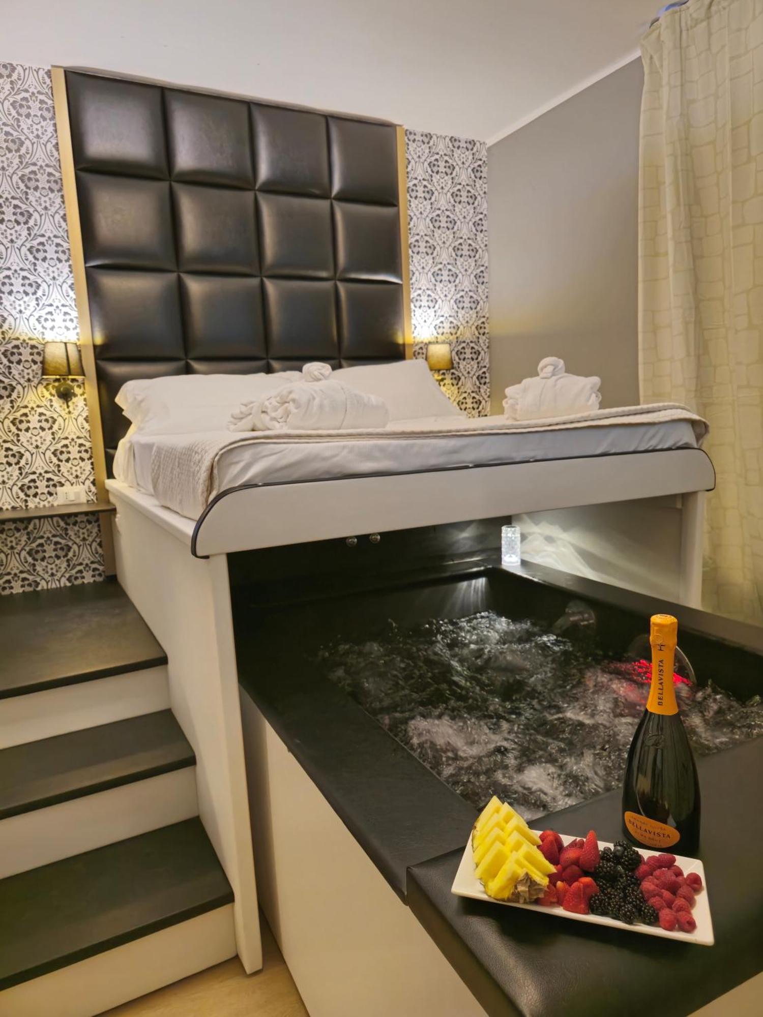 Alma Suites - Il Nido D'Amore Livorno Exteriör bild