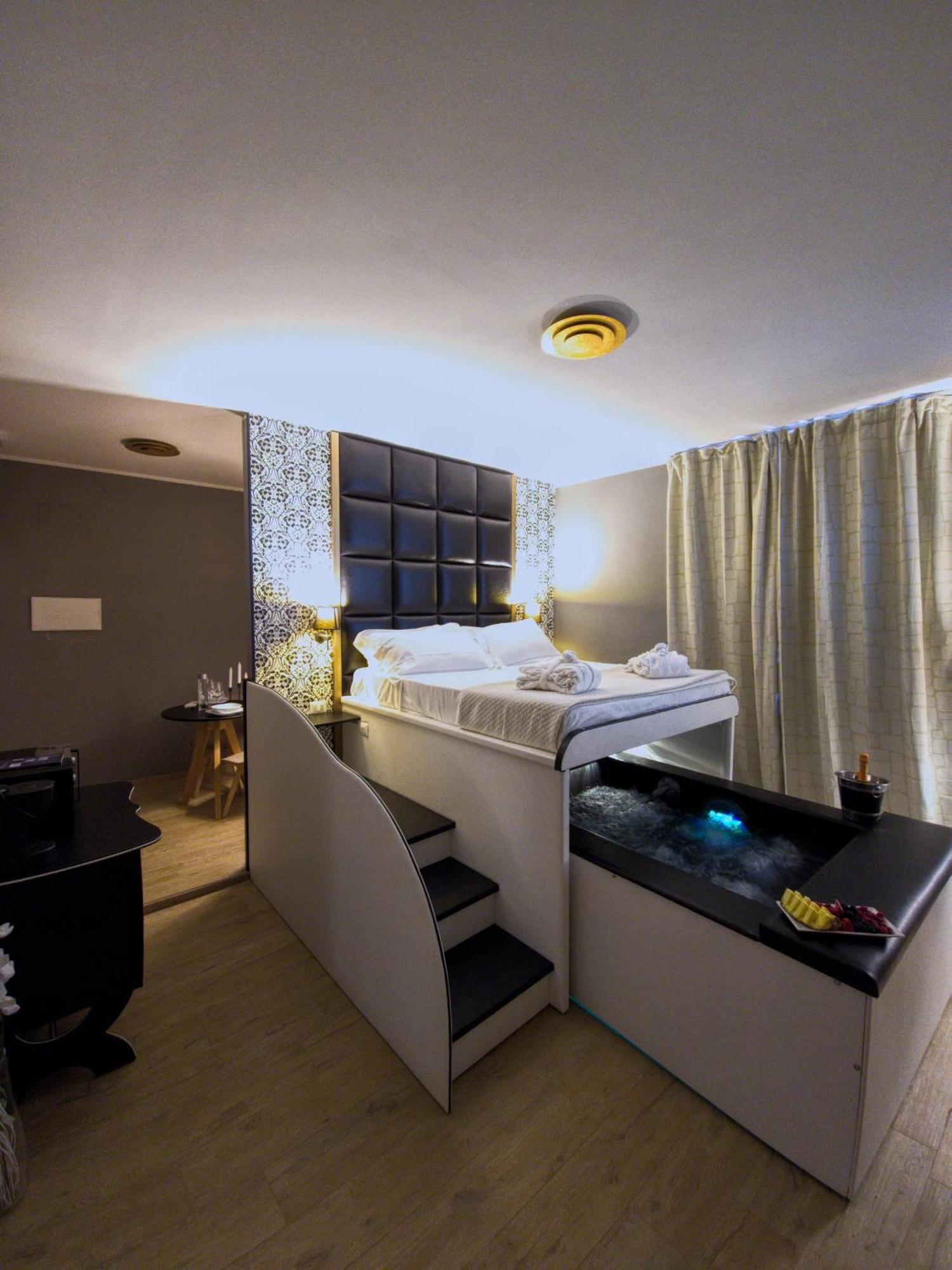 Alma Suites - Il Nido D'Amore Livorno Exteriör bild