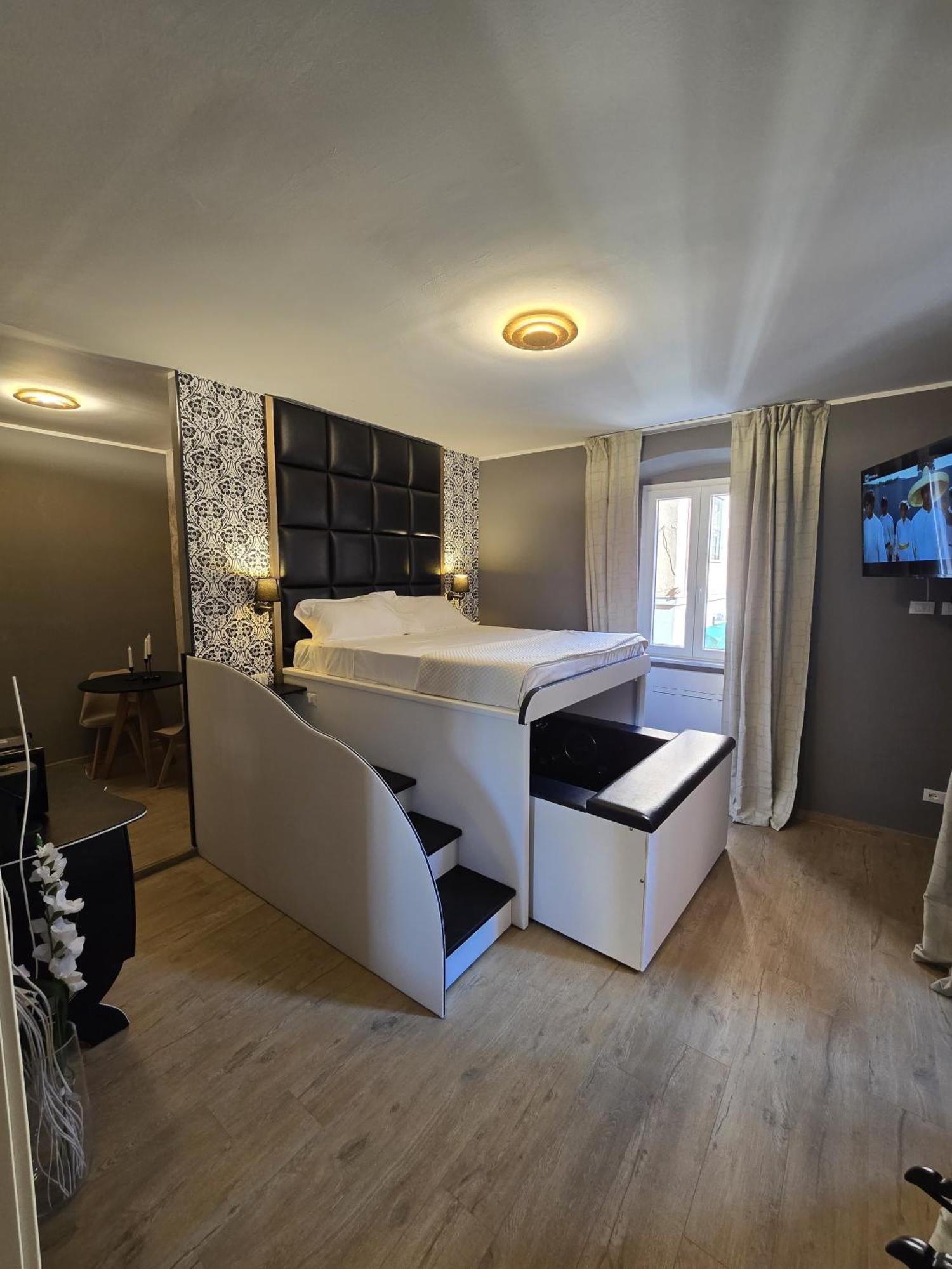 Alma Suites - Il Nido D'Amore Livorno Exteriör bild